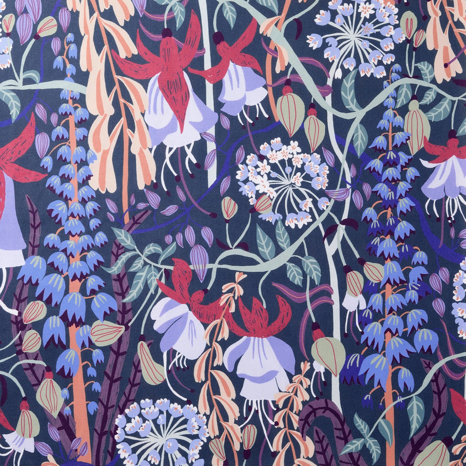 Blommönstrat tyg och metervara och som gardin i mönstret  I Annikas trädgård design av By Ulrika G