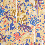 Skandinavisk design av By Ulrika G blommigt tyg i metervara och som gardin i mönstret Hjärtans blomstern