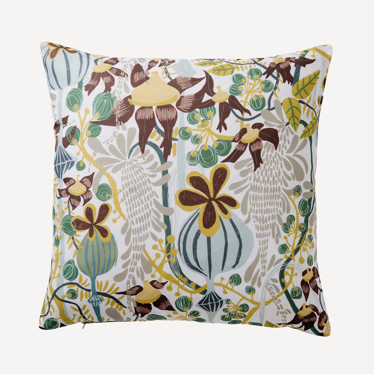 Det blommiga mönstret En dans med vallmo pryder denna kudde i storleken 45x45 cm designad av By Ulrika G