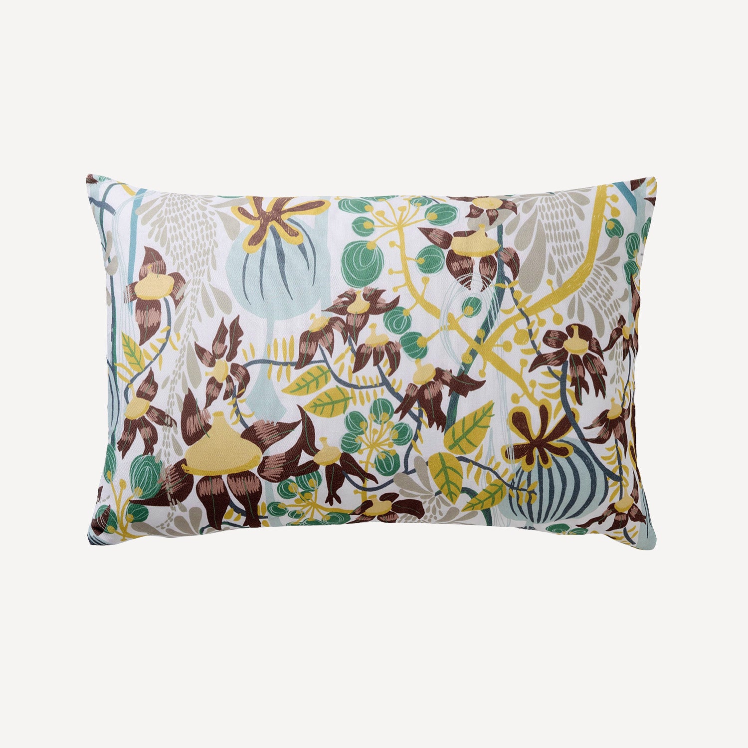Blommig mönstrad kudde i mönstret En dans med vallmo i storleken 55x35 svensk design av By Ulrika G