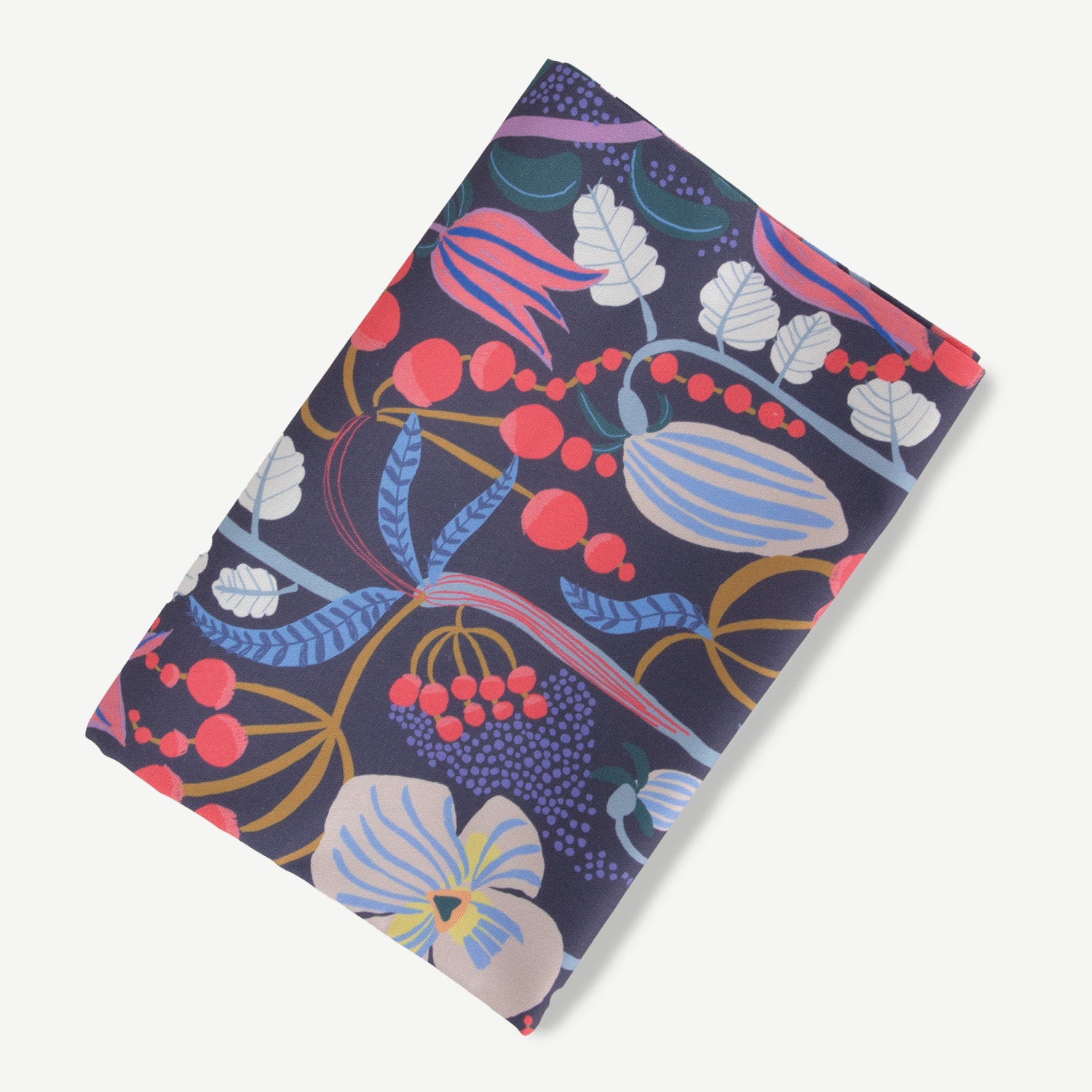 Blommig mönstrad duk i bomull i storleken 140x140 cm i mönstret En doft av viol svensk design av By Ulrika G