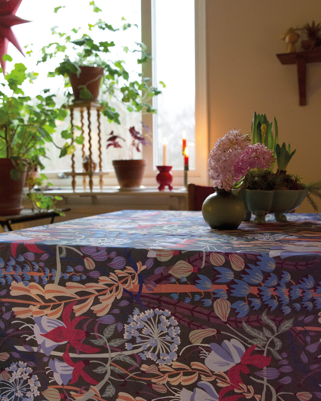 I Annikas trädgård – ett blommigt mönster att vandra med i fantasin