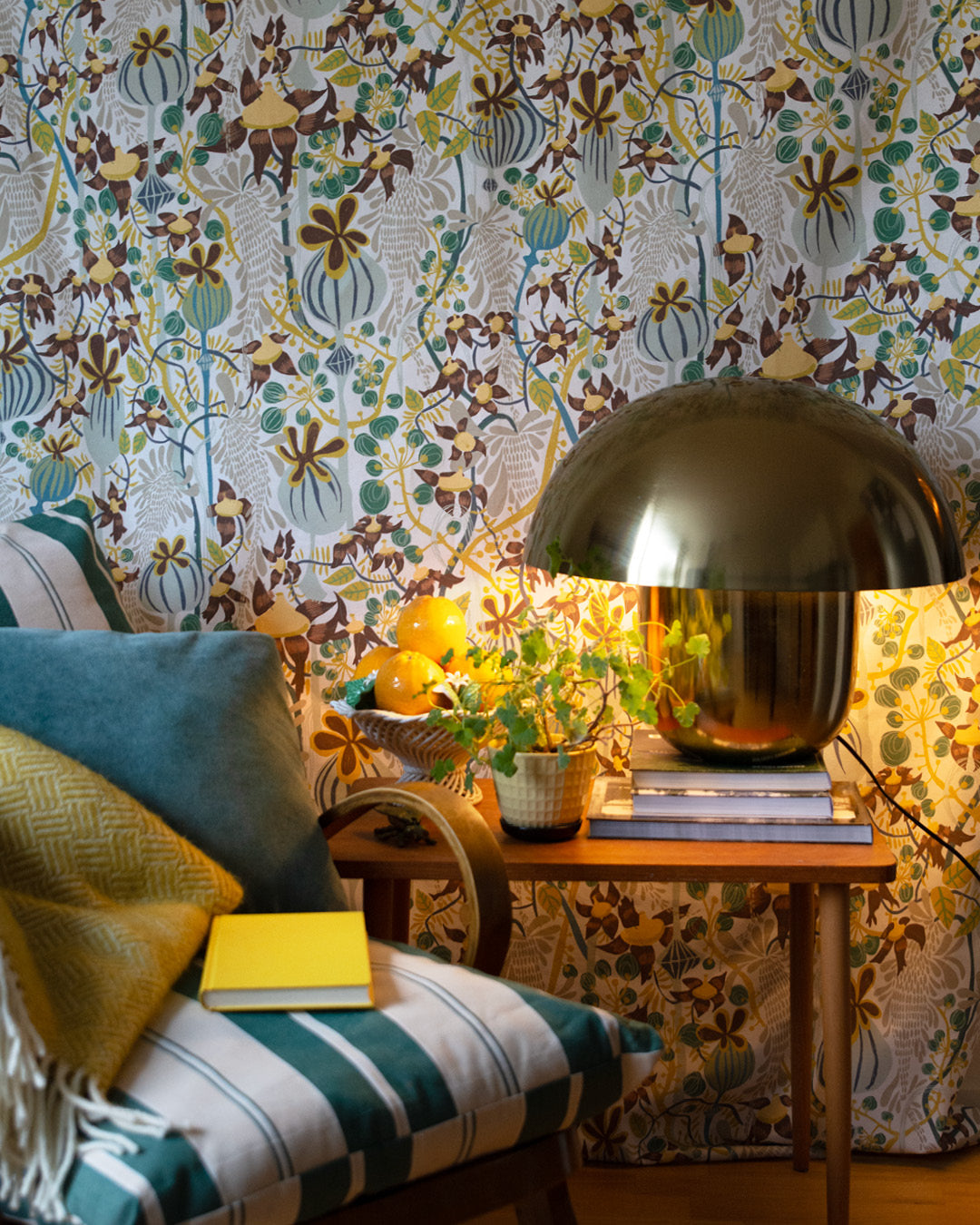 En blomstrande läshörna med En dans med vallmo