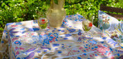 Sommarkalas med by Ulrika G duk 140x140 i mönstret Hjärtans blomster.