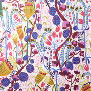 Blommigt tyg och metervara och som gardin i mönstret En sommar i Dalarna skandinavisk design av By Ulrika G