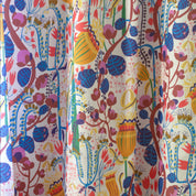 Blommig mönstrat tyg och gardin med vallmo svensk design av By Ulrika G i 100% ekologisk bomull