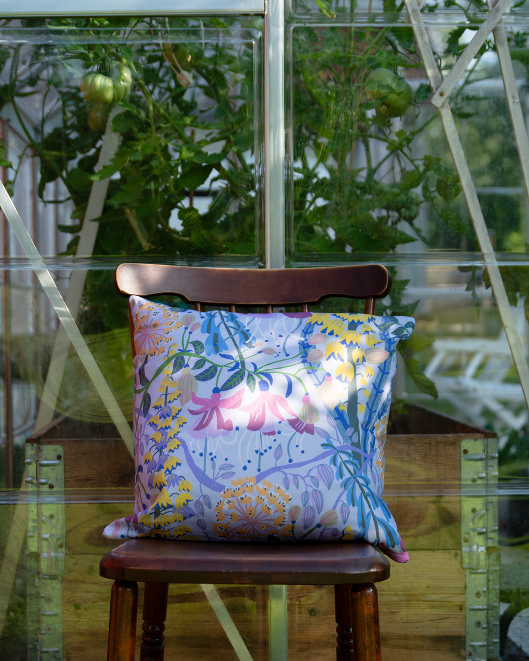 Kudde 45x45 med mönstret I Annikas trädgård av By Ulrika G