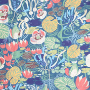 Blommigt  tyg i metervara och som gardin i mönstret En näckrosdröm
skandinavisk desing av By Ulrika G i 100% ekologisk bomull