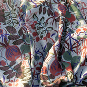 Blommigt mönstrat tyg svensk design av By Ulrika G i 100% ekologisk bomull